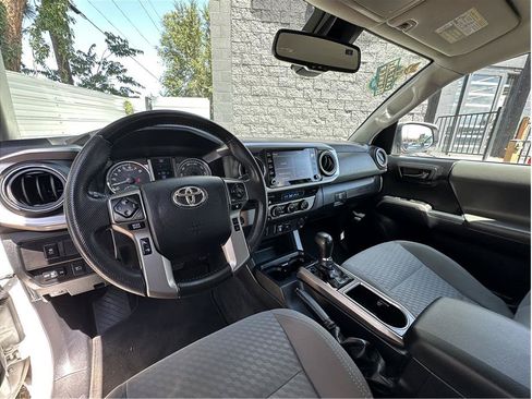 Used 2022 Toyota Tacoma SR5 RWD image 2