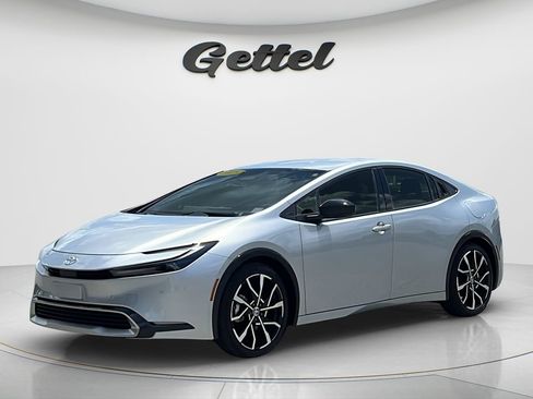 Used 2025 Toyota Prius Plug-In Hybrid FWD image 1