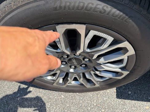 Used 2023 GMC Yukon Denali Ultimate w/ LPO, Floor Liner Package image 3