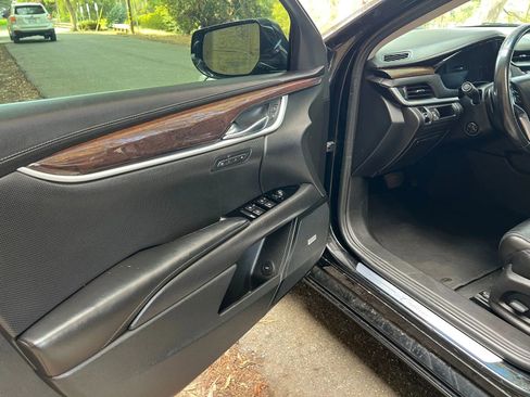 Used 2017 Cadillac XTS Luxury image 8