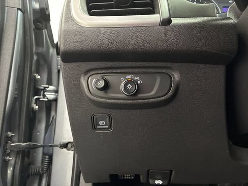 Used 2020 GMC Terrain SLE w/ Driver Convenience Package AWD/4WD image 11