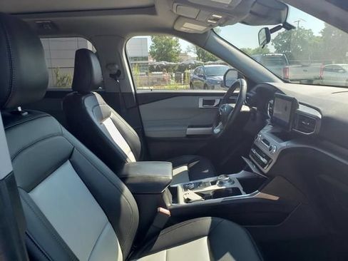 Used 2023 Ford Explorer XLT w/ Equipment Group 202A AWD/4WD image 21