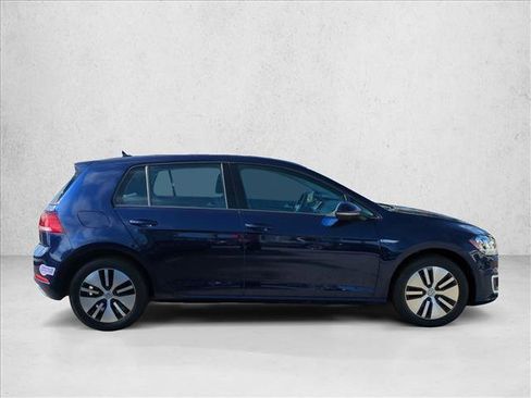 Used 2018 Volkswagen e-Golf SE w/ DC Fast Charging Package image 4