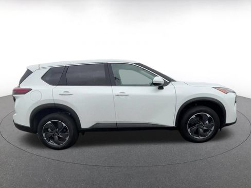 Used 2025 Nissan Rogue SV FWD image 16
