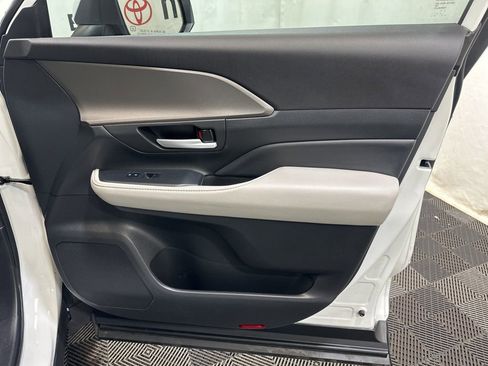 Used 2024 Toyota Grand Highlander XLE image 11