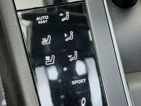 Certified 2023 Porsche Macan S AWD/4WD image 23