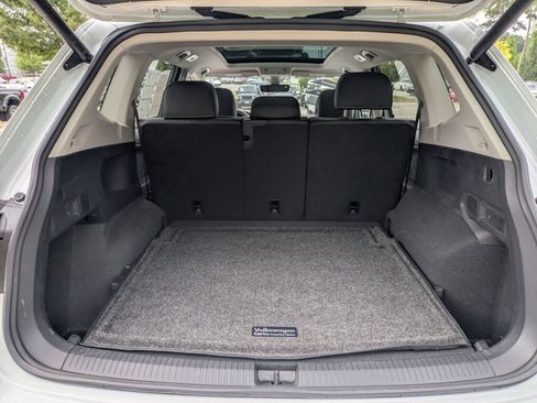 Used 2024 Volkswagen Tiguan SE w/ Panoramic Sunroof Package AWD/4WD image 35