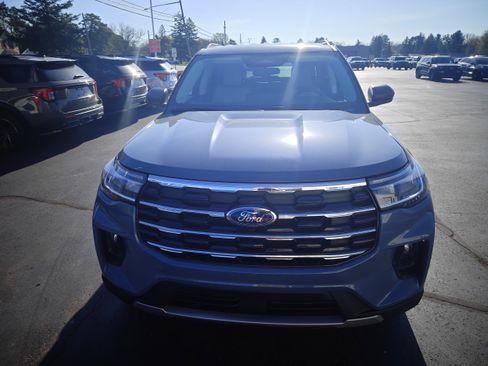 Used 2025 Ford Explorer Active w/ Active Comfort Package AWD/4WD image 3
