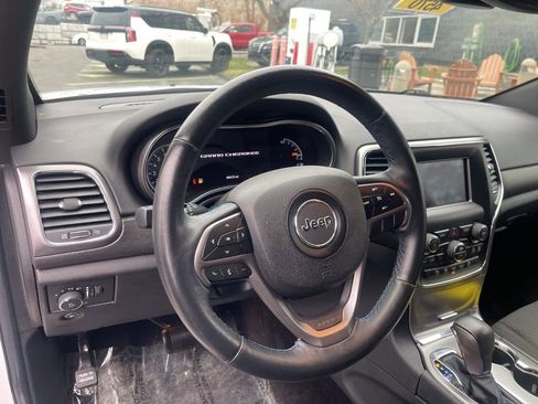 Used 2018 Jeep Grand Cherokee Laredo image 10