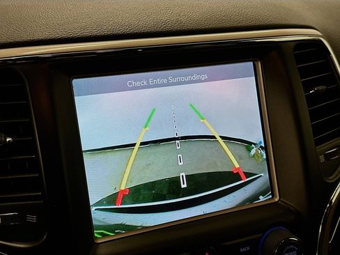 Used 2017 Jeep Grand Cherokee Limited image 23