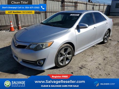 Used 2014 Toyota Camry SE image 1