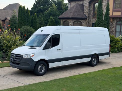 Used 2023 Mercedes-Benz Sprinter 2500 image 1