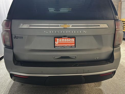 Used 2023 Chevrolet Suburban LT image 3