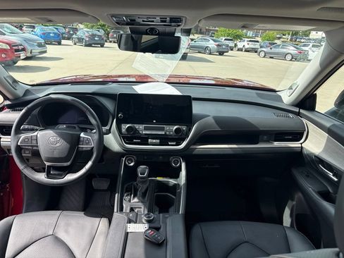 Used 2024 Toyota Grand Highlander AWD image 37