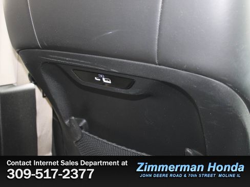 Used 2023 Chrysler Pacifica Touring-L FWD image 10