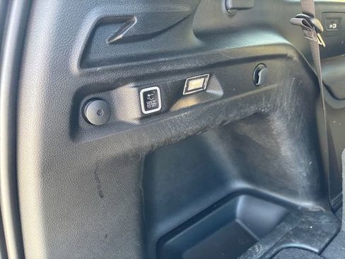 Used 2023 Jeep Grand Cherokee L Limited w/ Luxury Tech Group II image 19