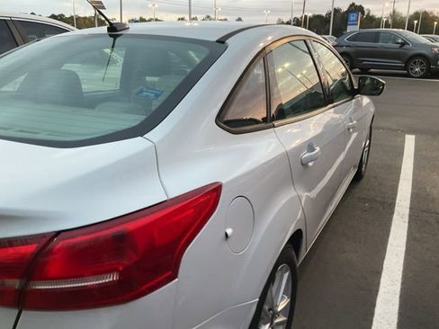 Used 2015 Ford Focus SE image 5
