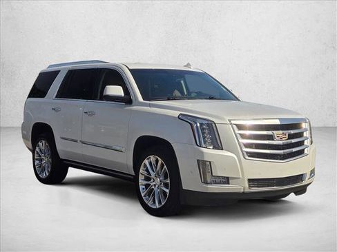 Used 2019 Cadillac Escalade Premium Luxury image 3