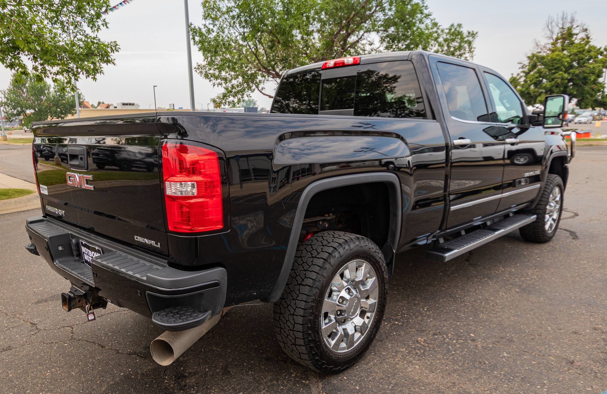 Used 2017 GMC Sierra 2500 Denali w/ Duramax Plus Package AWD/4WD image 7