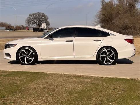 Used 2018 Honda Accord Sport image 4
