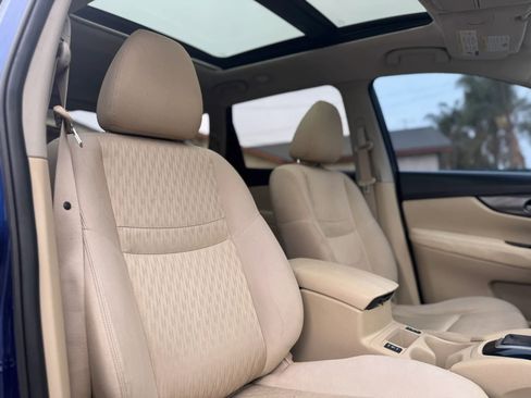 Used 2019 Nissan Rogue SV w/ Sun & Sound Touring Package FWD image 26