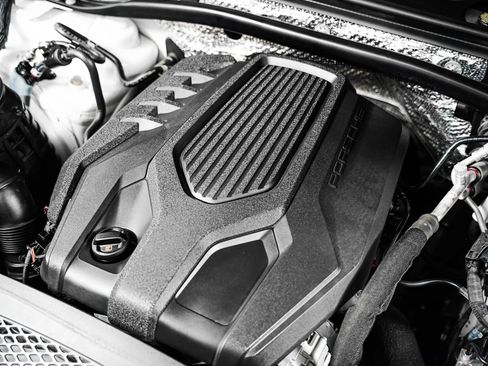 Certified 2024 Porsche Macan AWD/4WD image 13