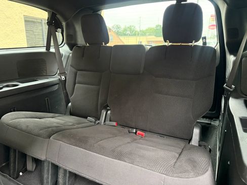 Used 2017 Dodge Grand Caravan SE FWD image 31