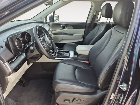 Used 2023 Kia Carnival LX FWD image 21