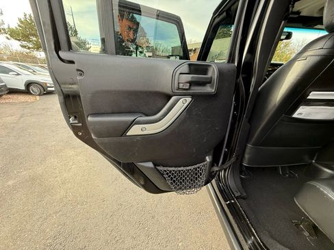 Used 2015 Jeep Wrangler Unlimited Rubicon w/ Connectivity Group image 23