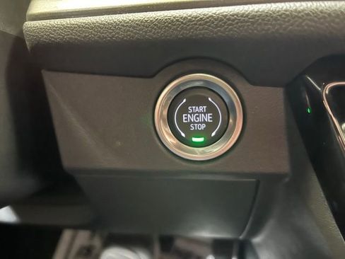 Used 2025 Chevrolet Traverse LT image 15