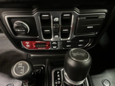 Used 2023 Jeep Wrangler Unlimited Rubicon w/ Cold Weather Group AWD/4WD image 14
