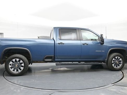 Used 2024 Chevrolet Silverado 2500 Custom w/ Custom Value Package image 15