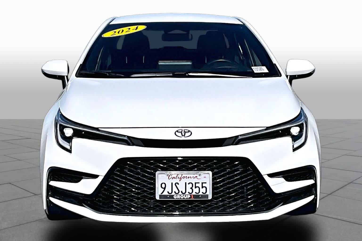 Used 2024 Toyota Corolla SE FWD image 3