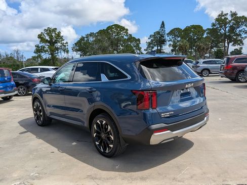 Certified 2025 Kia Sorento EX w/ Panoramic Sunroof Package FWD image 6