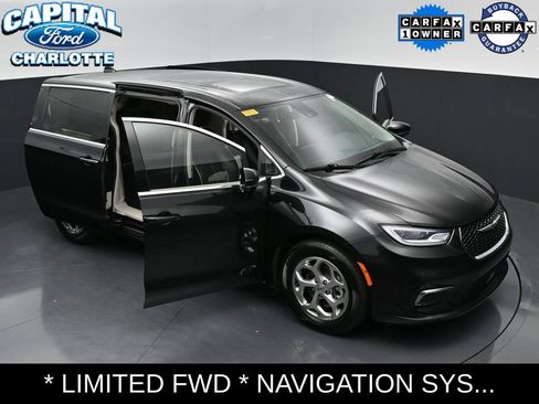 Used 2024 Chrysler Pacifica Limited FWD image 37