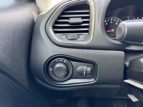 New 2023 Jeep Renegade Latitude image 18