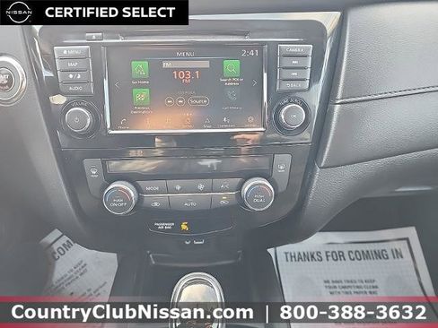 Certified 2018 Nissan Rogue SV w/ Premium Package image 14