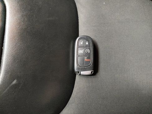 Used 2019 Jeep Cherokee Latitude Plus w/ Comfort/Convenience Group image 32