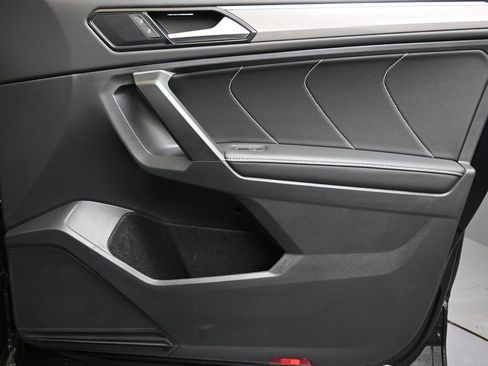 Certified 2024 Volkswagen Tiguan SE R-Line image 11