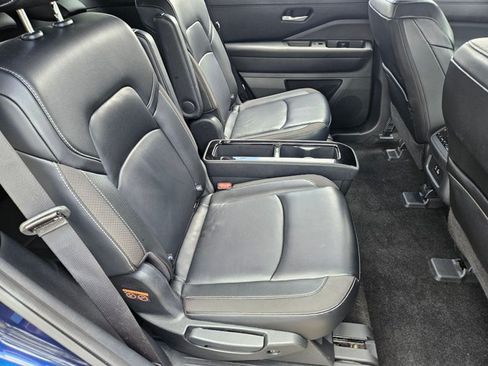 Used 2024 Nissan Pathfinder SL w/ SL Premium Package FWD image 19