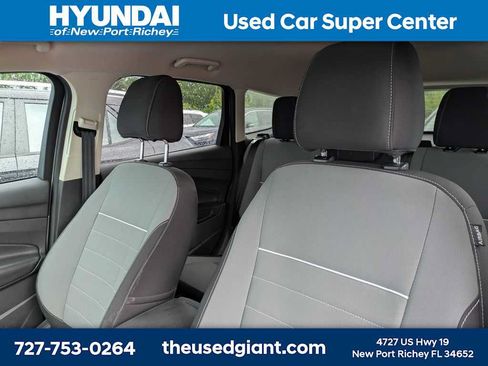 Used 2015 Ford Escape SE FWD image 3