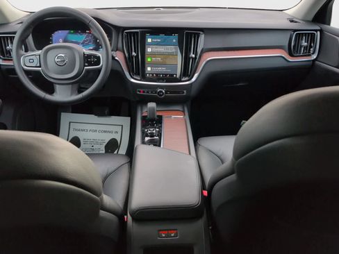 Used 2025 Volvo V60 B5 Cross Country Plus image 12