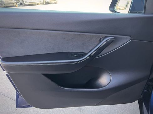 Used 2021 Tesla Model Y Long Range image 22