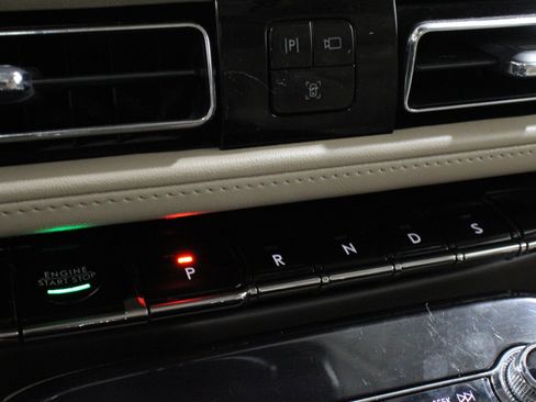 Used 2022 Lincoln Nautilus Reserve image 20