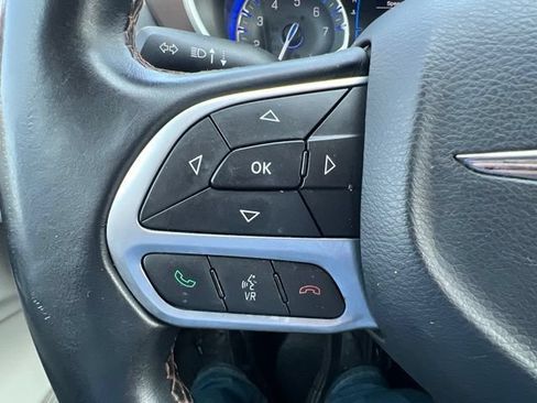 Certified 2017 Chrysler Pacifica Touring-L FWD image 21