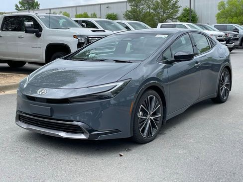 Used 2025 Toyota Prius Limited w/ Limited Premium Package FWD image 3