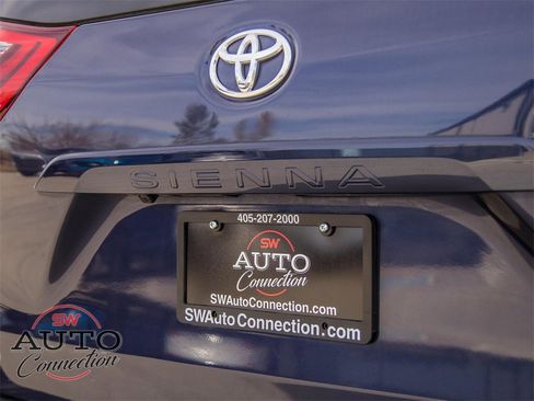 Used 2020 Toyota Sienna LE image 11