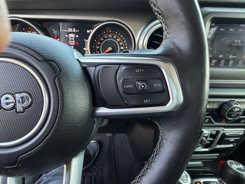 Used 2018 Jeep Wrangler Unlimited Sahara w/ LED Lighting Group AWD/4WD image 15