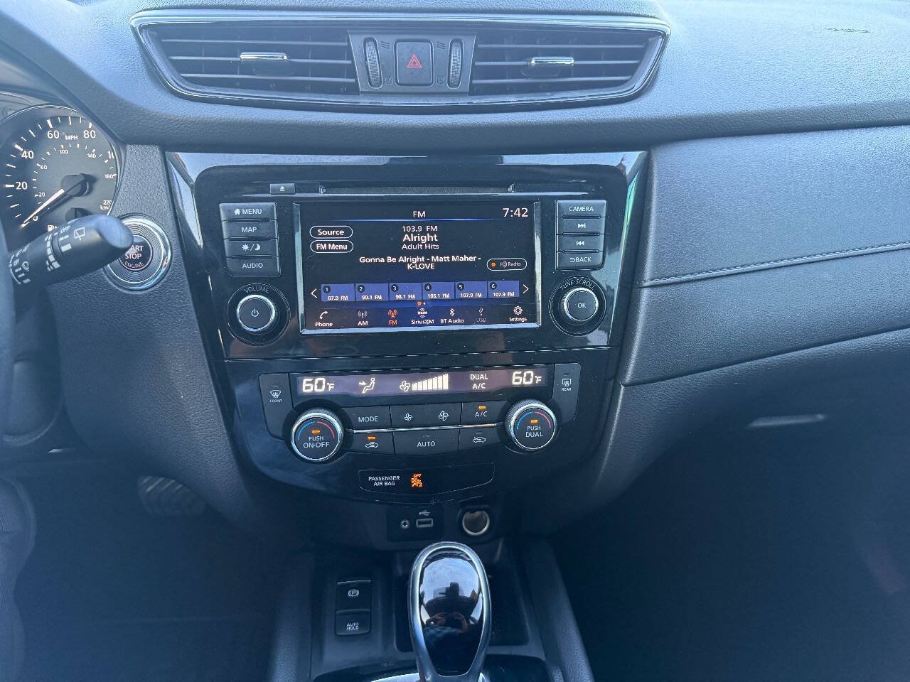 Used 2020 Nissan Rogue SV w/ Premium Package FWD image 18