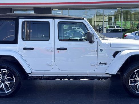 Used 2024 Jeep Wrangler Unlimited w/ Convenience Group AWD/4WD image 10